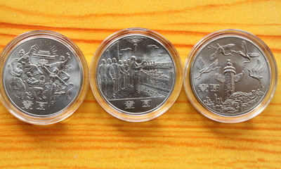 建國三十五周年紀(jì)念幣 承載歷史的金屬藝術(shù)珍品